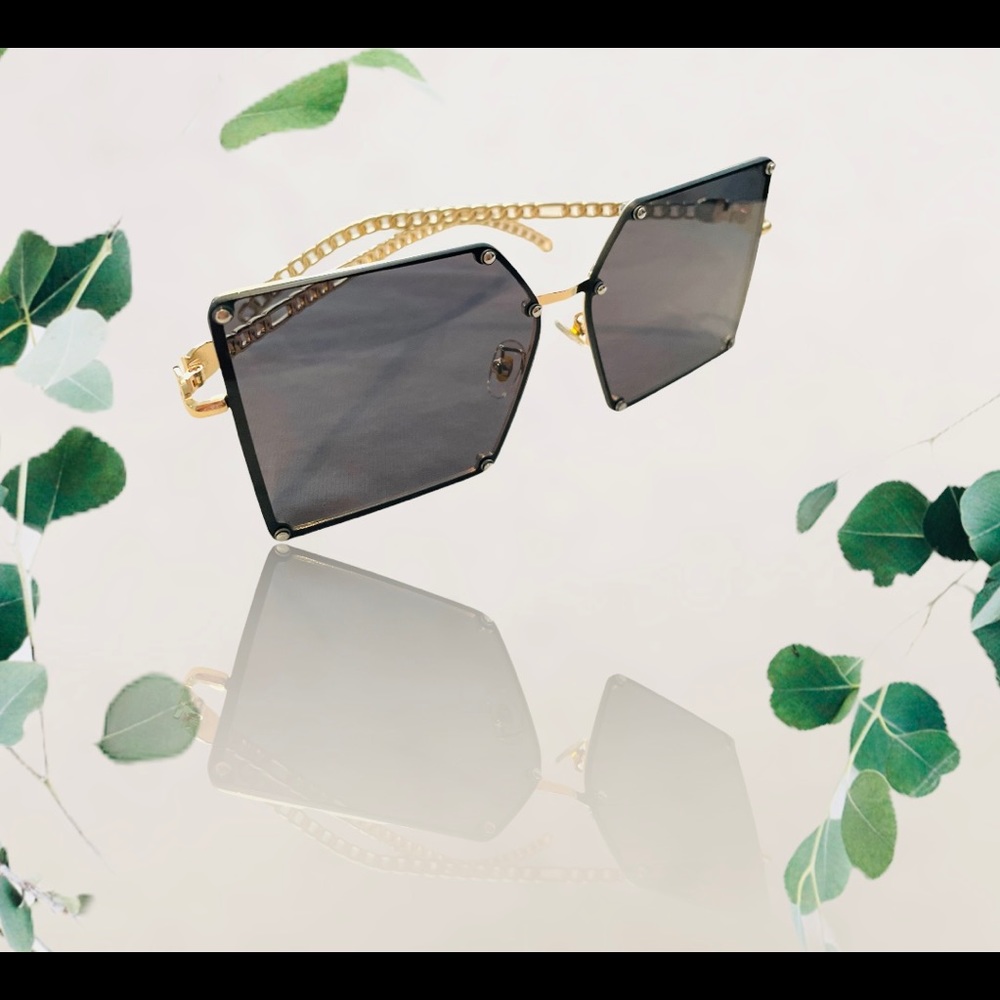 New design luxury oversized square frame sunglasses women fashion style trend. - Picture 5 of 5